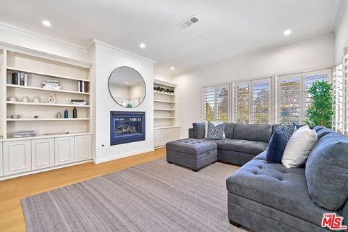 749 S Citrus Ave, Los Angeles, CA, 90036-4323 | Card Image