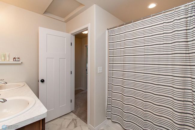 Hollywood Full Bath | Image 29