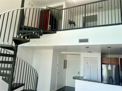 apt-826-300 S Biscayne Blvd, Miami, FL, 33131-5359 | Card Image