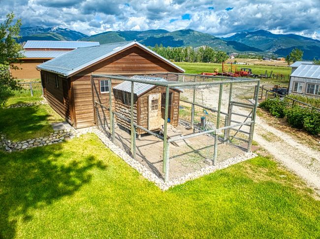 2291 Meridian Rd, House other with 5 bedrooms, 3 bathrooms and null parking in Victor MT | Image 13