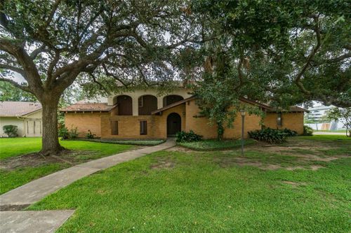 18210 Nassau Bay Drive, Nassau Bay, TX, 77058 | Card Image