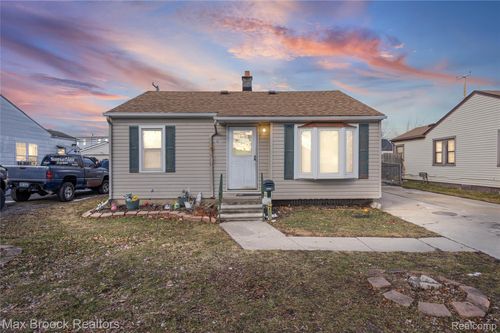 19217 Birmingham St, Roseville, MI, 48066-4189 | Card Image