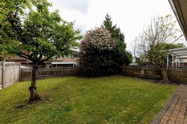 6828 Gilley Avenue, Home with 4 bedrooms, 3 bathrooms and 2 parking in Burnaby BC | Image 35