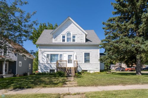 653 4th Ave Nw, Valley City, ND, 58072-2515 | Card Image