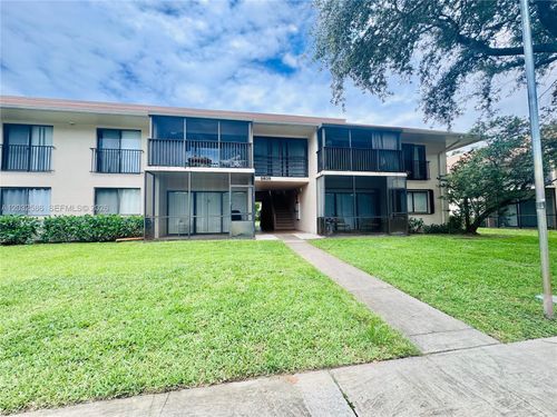 52-5835 Washington St, Hollywood, FL, 33023-7428 | Card Image