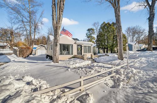 40 Orchard Rd, Putnam Valley, NY, 10579-3040 | Card Image