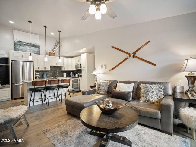 Living Area | Image 9