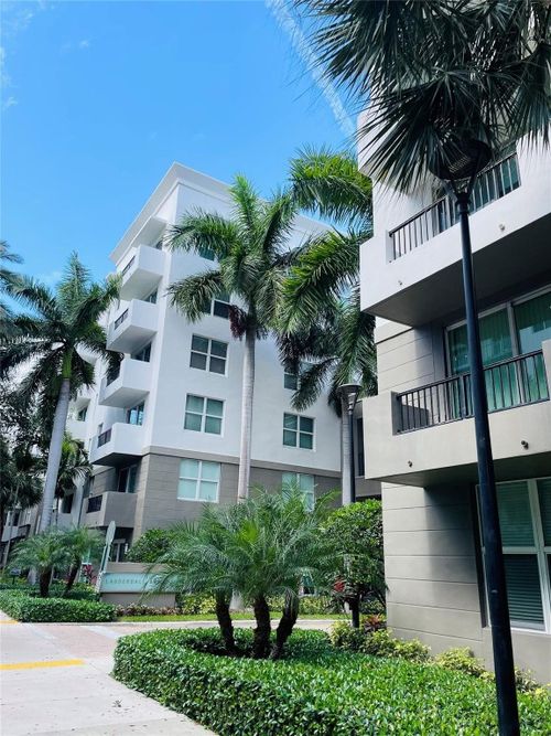 408-2401 Ne 65th St, Fort Lauderdale, FL, 33308-1552 | Card Image