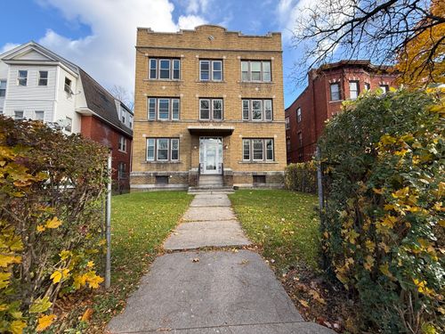 364 Woodland St, Hartford, CT, 06112-2137 | Card Image