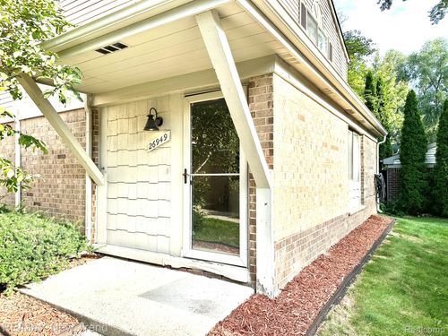 96-26949 Farmbrook Villa Dr, Southfield, MI, 48034-5710 | Card Image