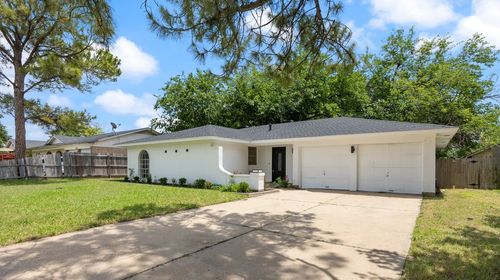 2102 E Timberview Ln, Arlington, TX, 76014-1645 | Card Image