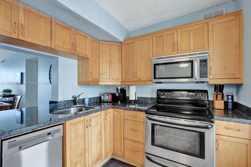 apt-203-2651 S Course Dr, Pompano Beach, FL, 33069-3964 | Card Image