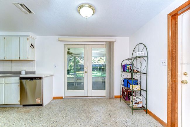 Eating space in kitchen and fench door to porch | Image 10