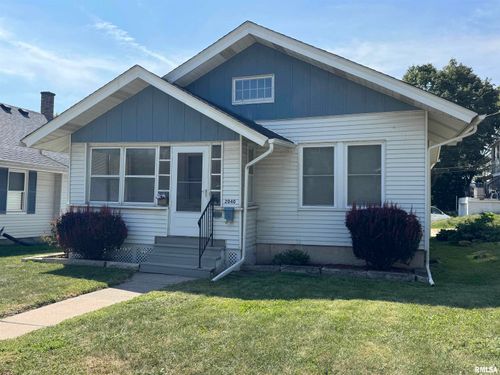 2040 Tremont Ave, Davenport, IA, 52803-3145 | Card Image