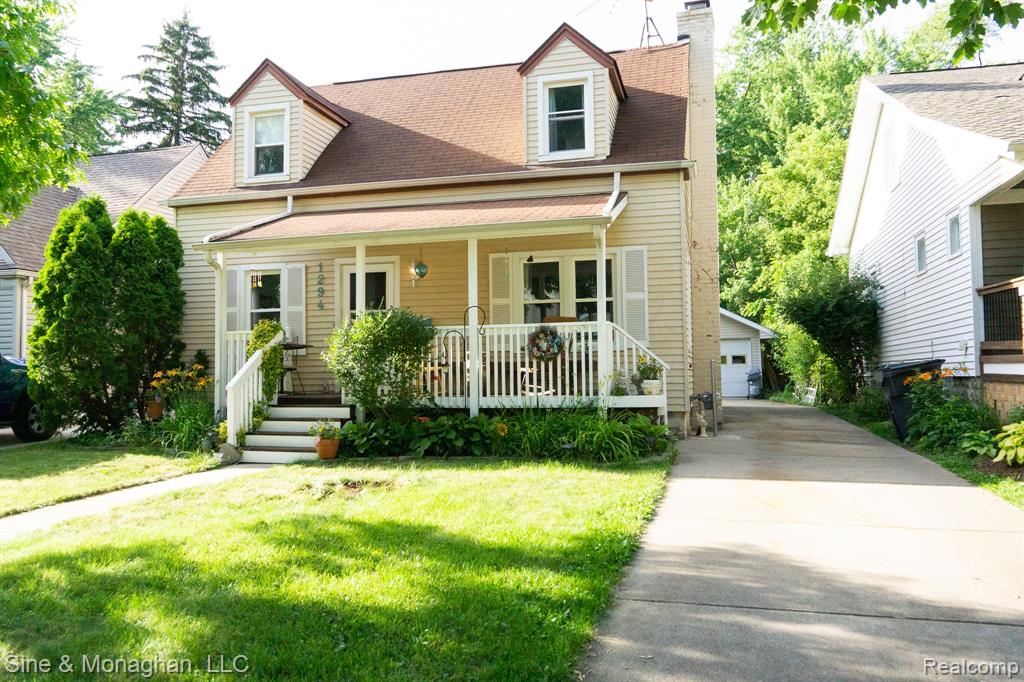 1294 Larkmoor Boulevard, Sold in Berkley Zoocasa