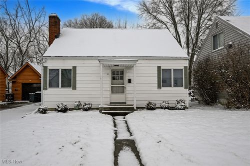 34 Zeller Ct, Berea, OH, 44017-1726 | Card Image