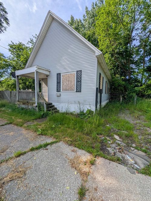 710 Holden St, Saginaw, MI, 48601-2335 | Card Image