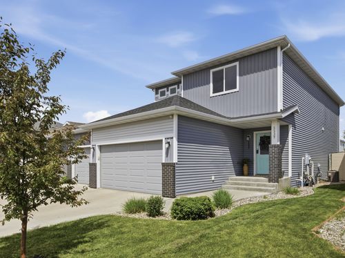 5537 38th Ave S, Fargo, ND, 58104-8985 | Card Image