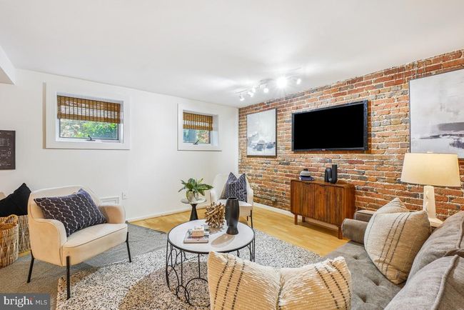 APT-1 - 1738 T St Nw, Condo with 2 bedrooms, 1 bathrooms and null parking in WASHINGTON DC | Image 5