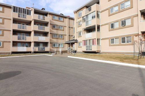 212-22 Park Meadows Dr Se, Medicine Hat, AB, T1B4E8 | Card Image