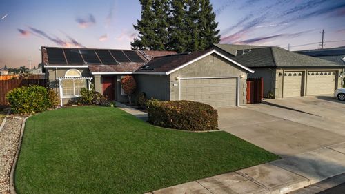  E J Street, Oakdale, CA, 95361 | Card Image