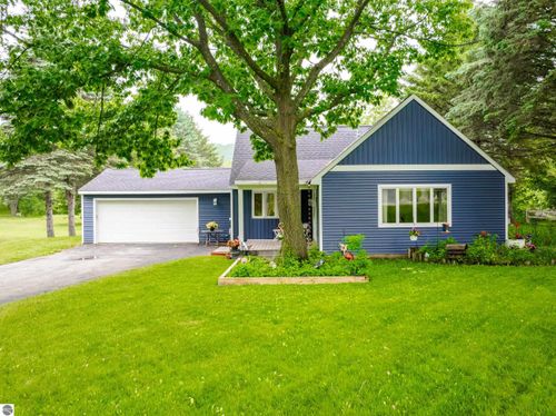 5571 Exodus Dr, Traverse City, MI, 49684-8353 | Card Image