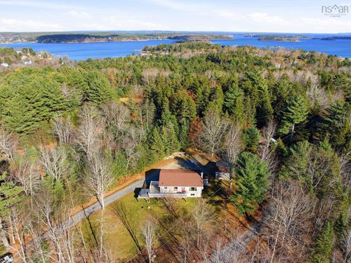 9575 Highway 3, Mahone Bay, NS, B0J2E0 | Card Image
