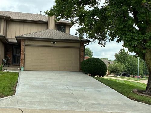 c-4205 Country Ln, Saint Joseph, MO, 64506-3037 | Card Image