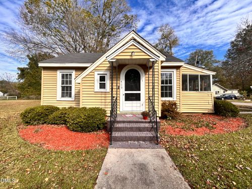 415 Caswell St, Smithfield, NC, 27577-3952 | Card Image