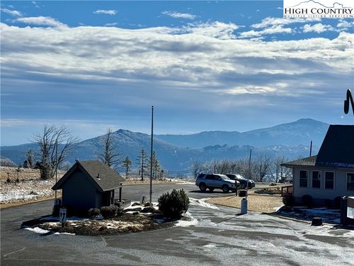 4303-301 Pinnacle Inn Rd, Beech Mountain, NC, 28604-7478 | Card Image