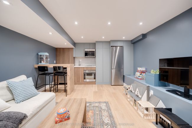 56 Foxley St, House attached with 4 bedrooms, 4 bathrooms and 1 parking in Toronto ON | Image 12