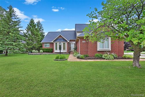 55206 Leonard Ct, Shelby Twp, MI, 48316-5319 | Card Image