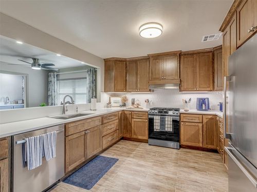 708 S Basket St, Cyril, OK, 73029-9617 | Card Image