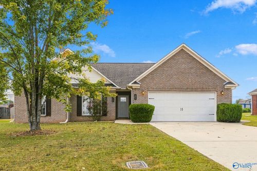 275 Narrow Ln, New Market, AL, 35761-8041 | Card Image