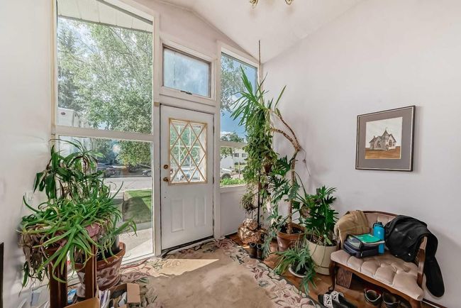 4424 3 St Ne, House detached with 3 bedrooms, 2 bathrooms and 5 parking in Calgary AB | Image 4