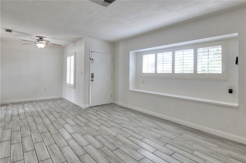 431 E Janice St, Long Beach, CA, 90805-2912 | Card Image