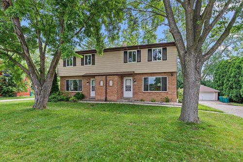 15111492 Potomac Cir, Germantown, WI, 53022-3522 | Card Image