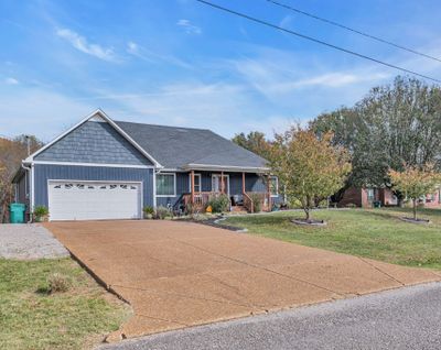 141 Crestview Dr, House other with 3 bedrooms, 2 bathrooms and 2 parking in Lewisburg TN | Image 1