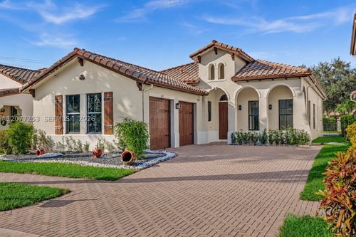 8527 Nw 39th Ct, Pembroke Pines, FL, 33024-5045 | Card Image