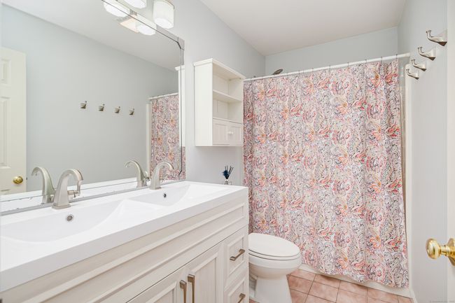 Upstairs hall bathroom. | Image 27