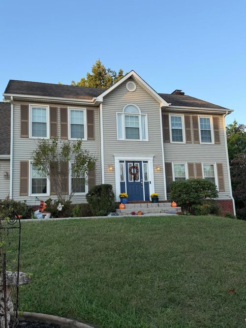 1316 Meadowview Dr, Salem, VA, 24153-6684 | Card Image