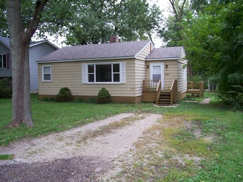 9107 Pine Ave, Wonder Lake, IL, 60097-8206 | Card Image
