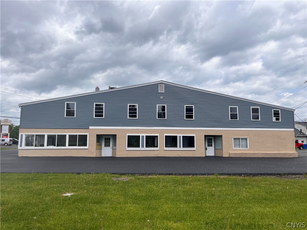 Commercial Sale in Salina 2