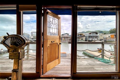 6 Yellow Ferry Dock, Sausalito, CA, 94965-1326 | Card Image