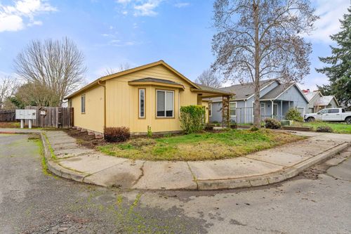 1951 Betty Ln, Grants Pass, OR, 97526-5424 | Card Image