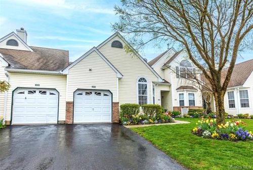 1005 Constance Ln, Port Jefferson Station, NY, 11776-4270 | Card Image