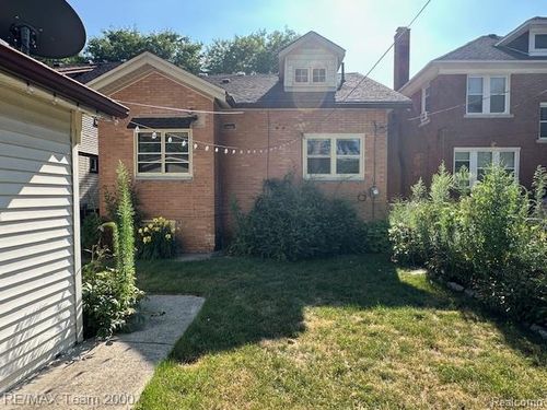 1032 Beaconsfield Ave, Grosse Pointe Park, MI, 48230-1348 | Card Image