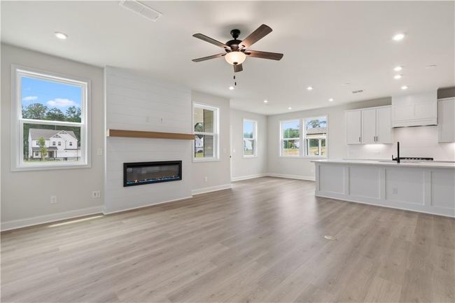 722 Crossroad Ct Sw, House other with 4 bedrooms, 3 bathrooms and null parking in Powder Springs GA | Image 9