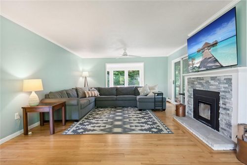 8 Oak Tree Dr, Cornwall, NY, 12518-1802 | Card Image