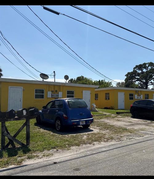 b-2505 Avenue R, Fort Pierce, FL, 34947 | Card Image